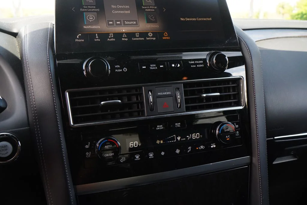 Used 2024 White INFINITI Sensory image 24