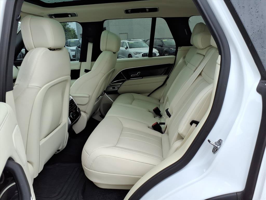 Used 2025 Ostuni Pearl White Premium Metallic Land Rover SE image 11