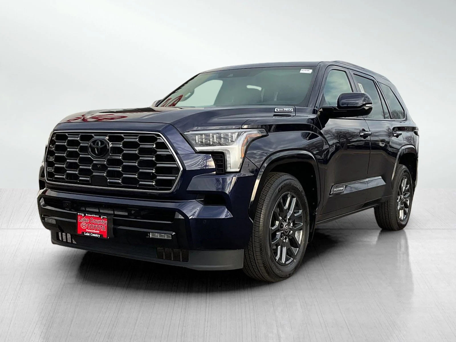 2025 Toyota Sequoia Platinum 4WD i-FORCE MAX Hybrid's photo