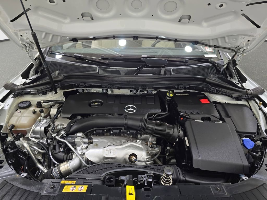 Used 2022  Mercedes-Benz GLA 250 image 32
