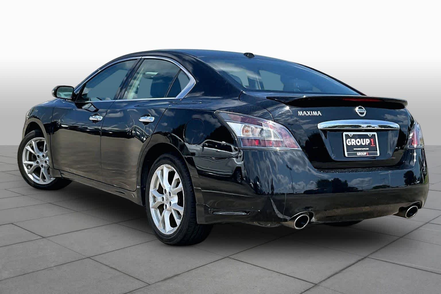 Used 2014 Super Black Nissan 3.5 SV image 10