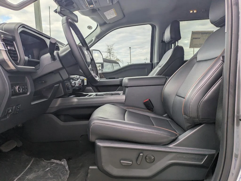 2025 Ford F-550 Super Duty Chassis Cab Lariat - Photo 11