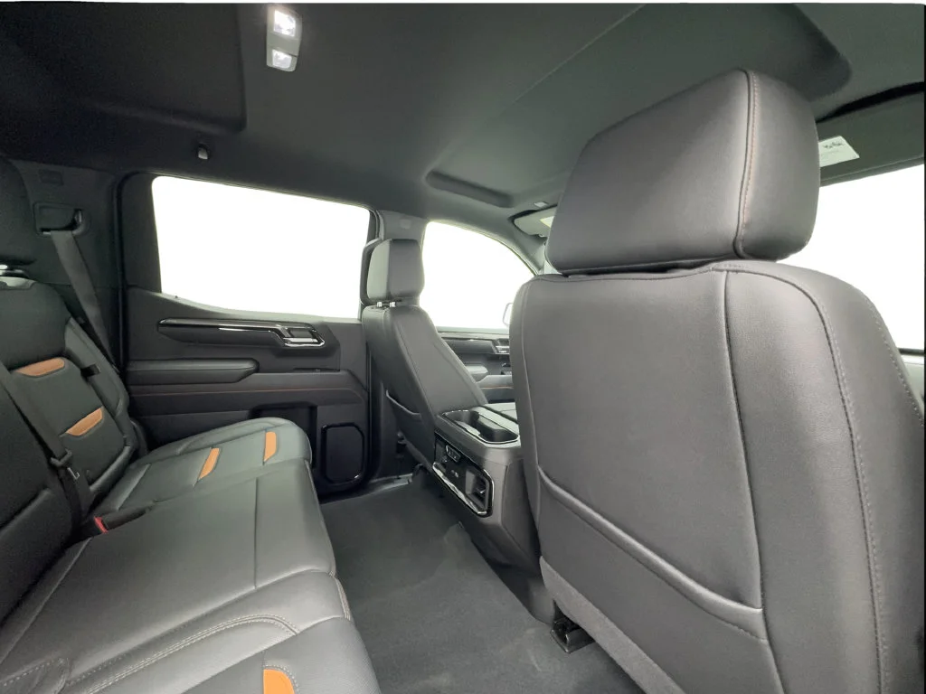 Used 2025 White GMC AT4 image 33