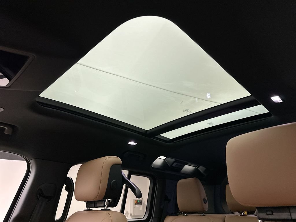 New 2026 Carpathian Grey Land Rover X-Dynamic SE image 11