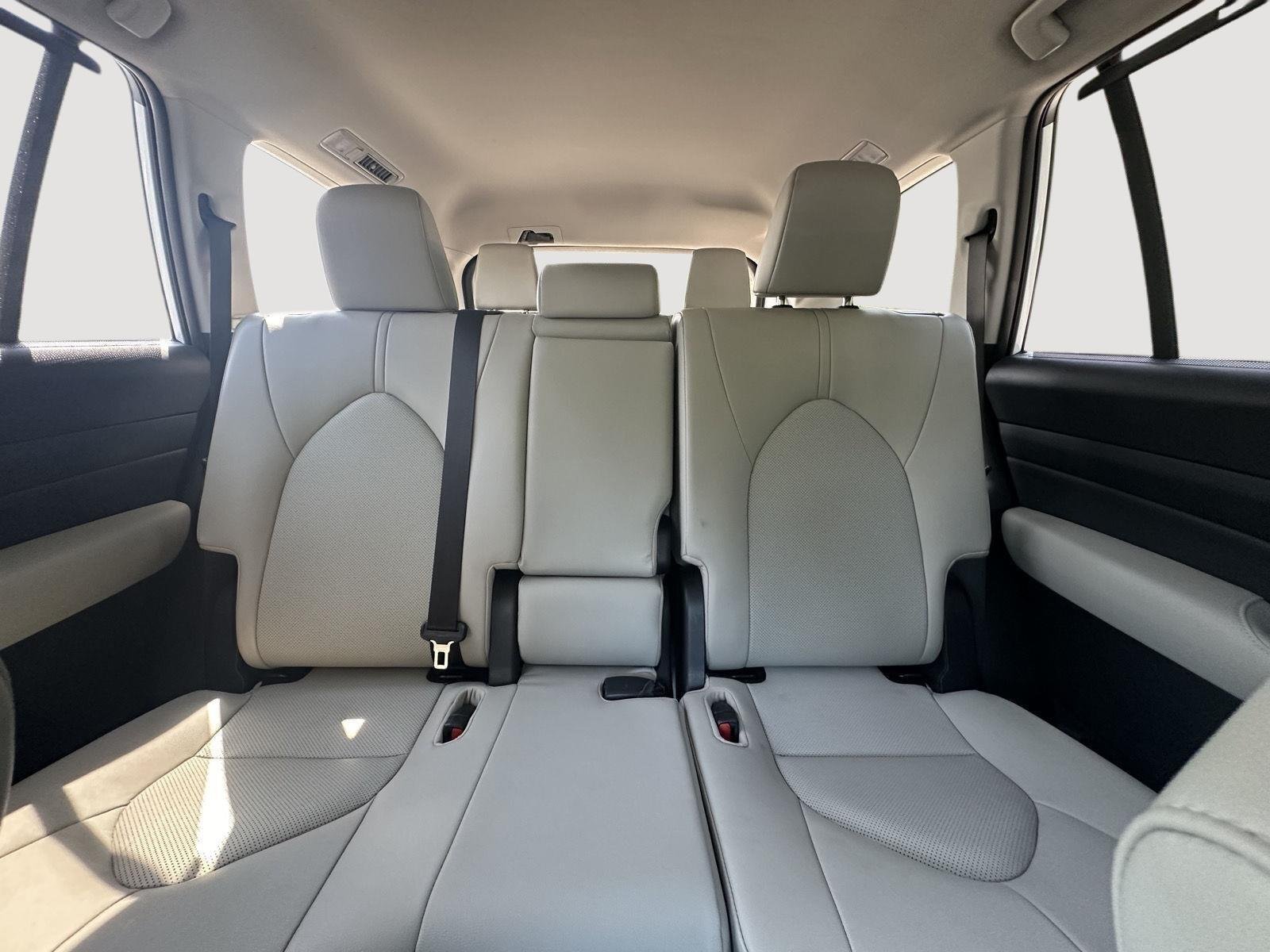Used 2024 Wind Chill Pearl Toyota XLE image 13