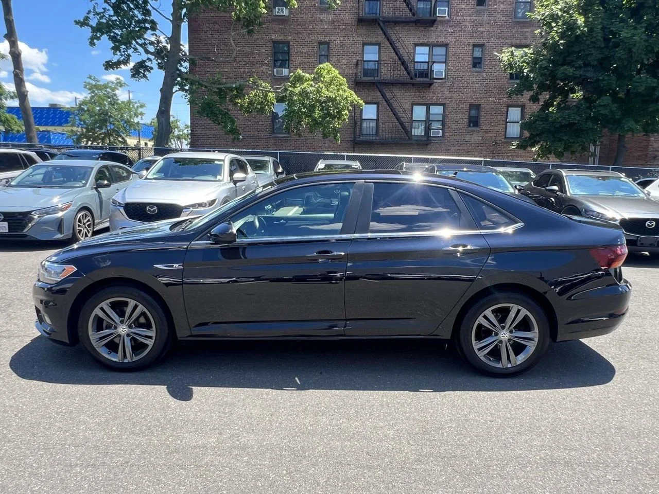Used 2019 Deep Black Volkswagen 1.4T R-Line image 7