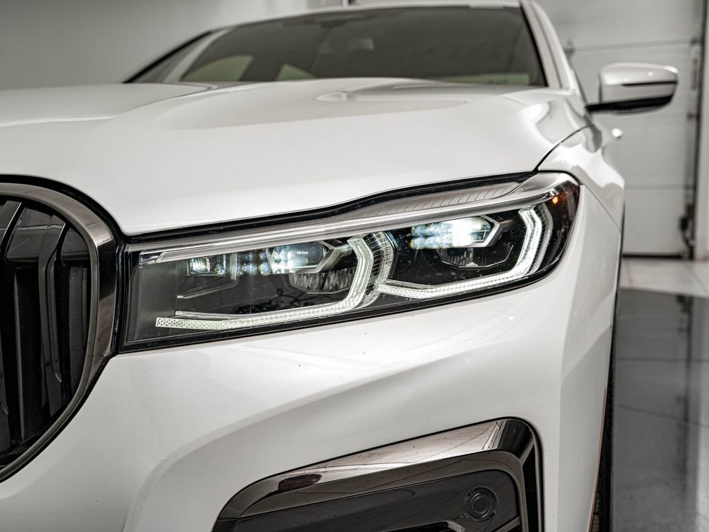 Used 2022 Mineral White Metallic BMW 750i xDrive image 13