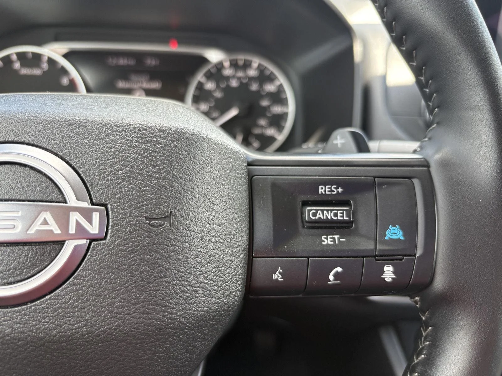 Used 2025 Deep Ocean Blue Pearl Nissan SV image 26