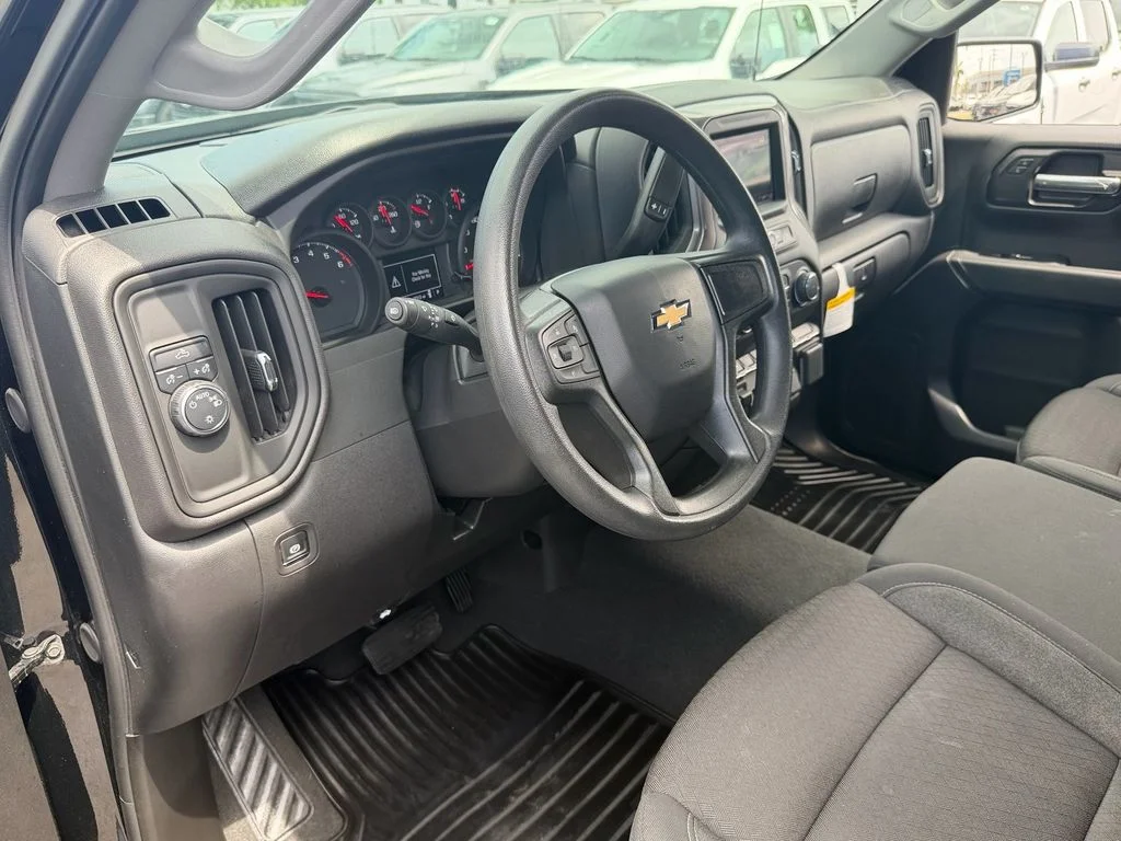 Used 2025 Black Chevrolet Custom image 10