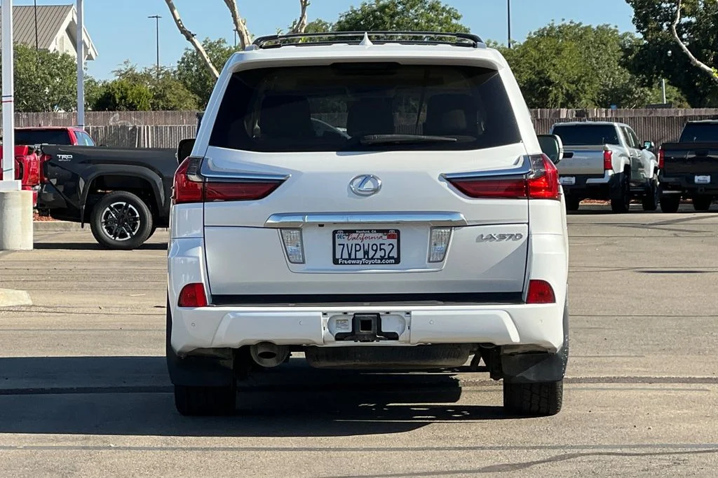 Used 2017  Lexus 570 image 6
