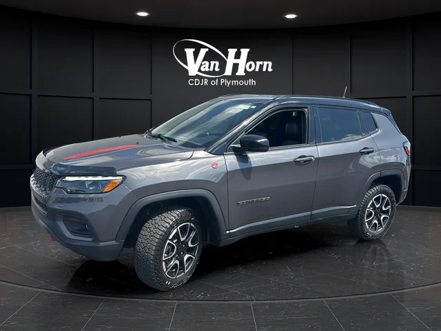 Used 2024 Gray Metallic Jeep Trailhawk image 3