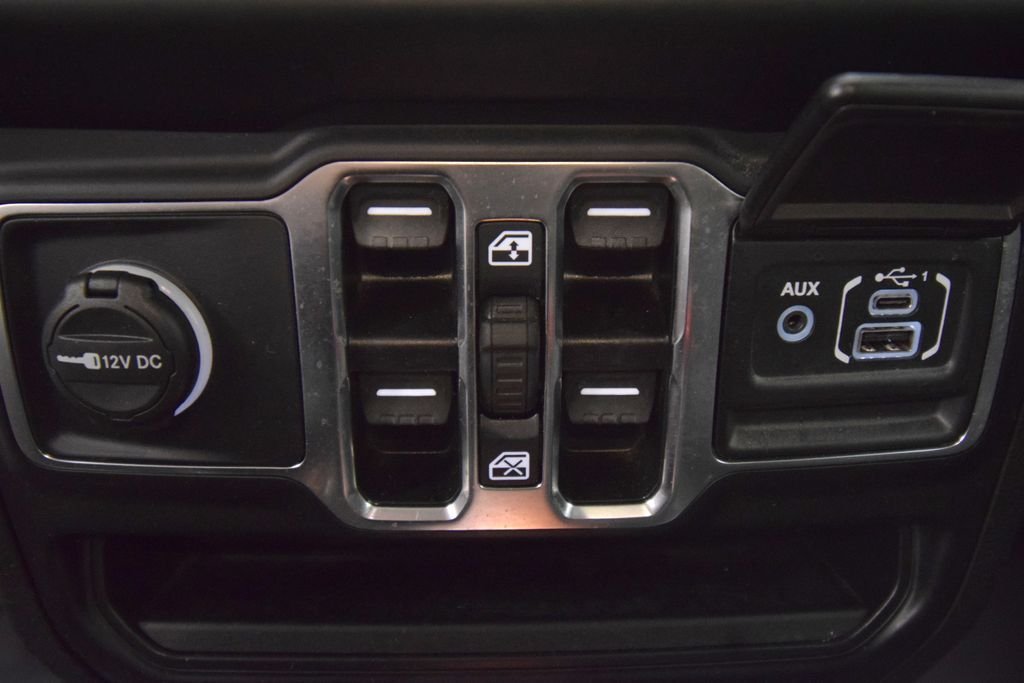 Used 2023 White Jeep Sahara image 25