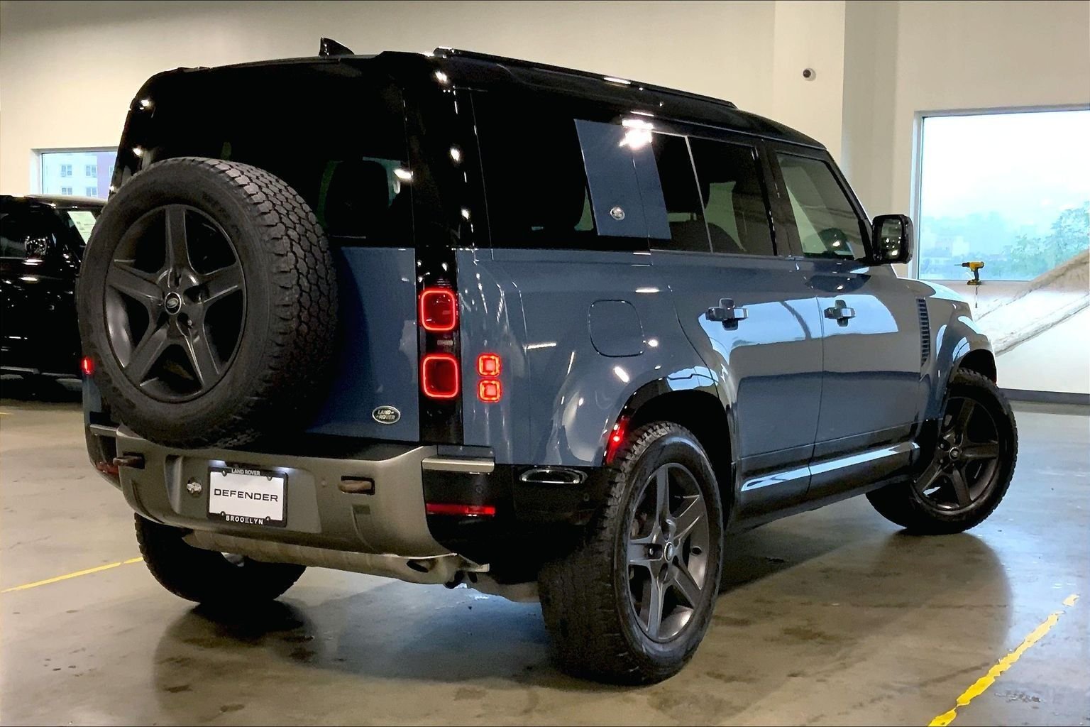 Used 2023 Tasman Blue Metallic Land Rover X-Dynamic SE image 12