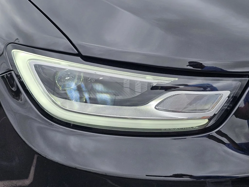 New 2026 Diamond Black Crystal Pearl-Coat Exterior Paint Chrysler Select image 4