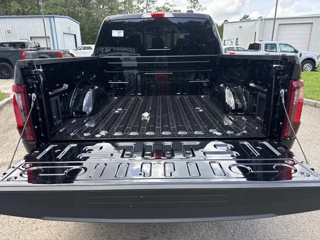 New 2026 Agate Black Metallic Ford XLT image 19