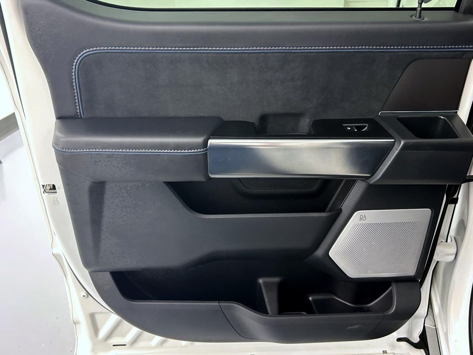 Used 2025 White Ford Platinum image 21