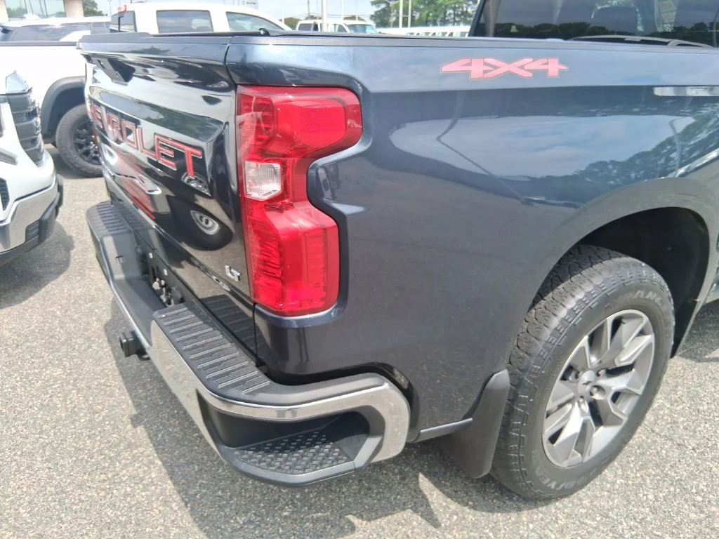 Used 2021 Gray Chevrolet LT image 7