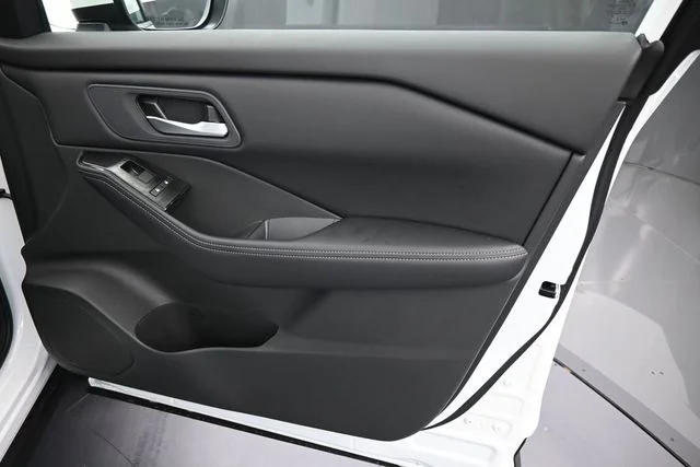 New 2026 Everest White Pearl TriCoat Nissan SV image 11