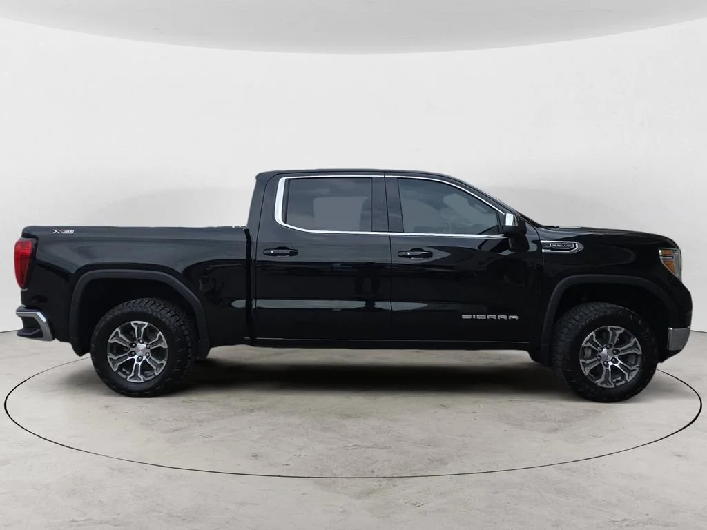 Used 2019 Onyx Black GMC SLE image 7