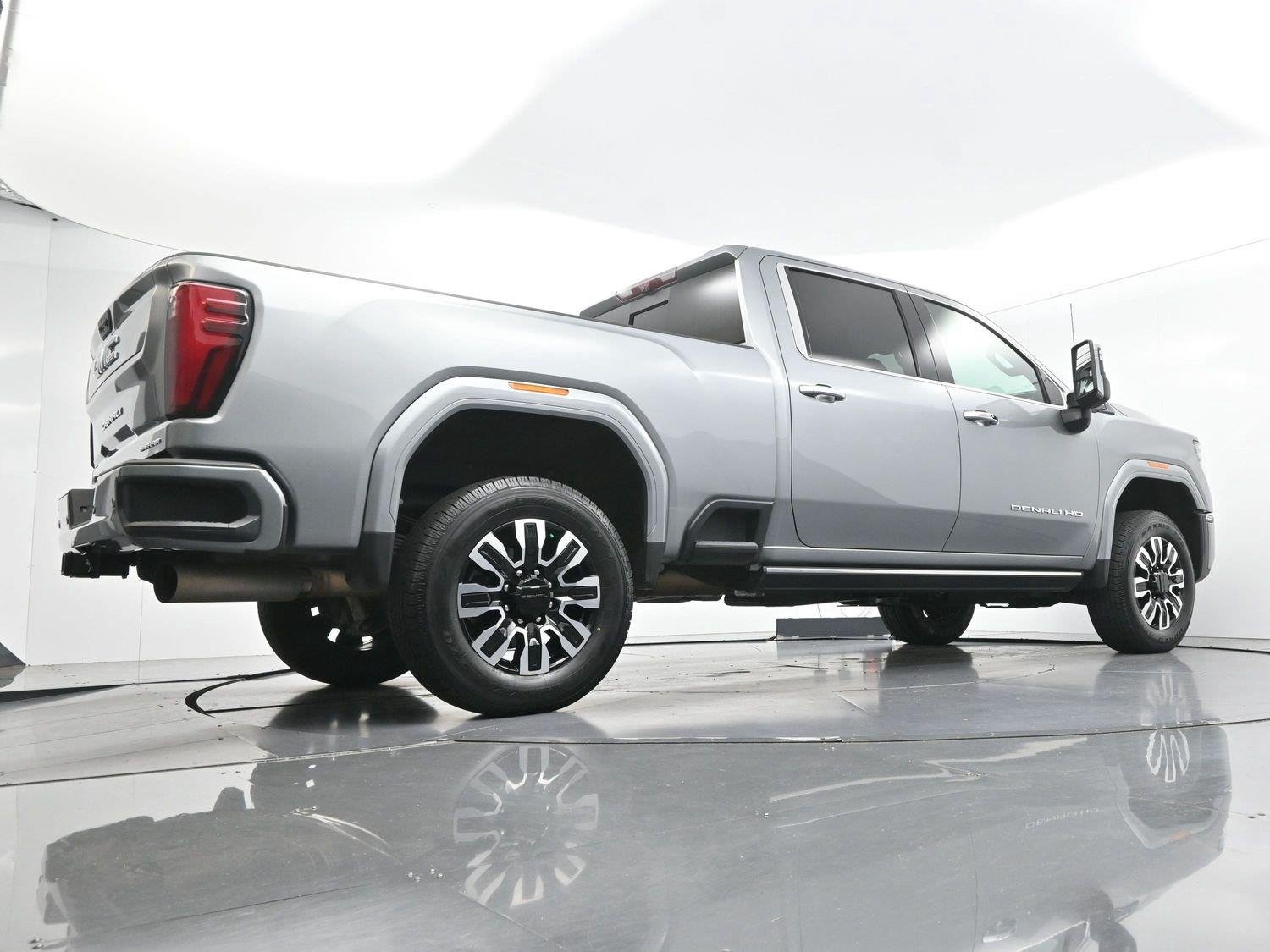 Used 2025 Sterling Metallic GMC Denali Ultimate image 50