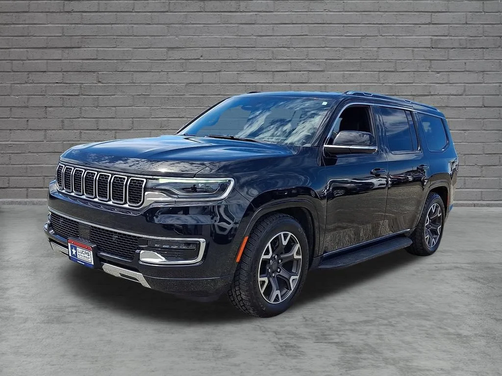 Used 2023 Diamond Black Crystal Pearlcoat Jeep Series III image 6