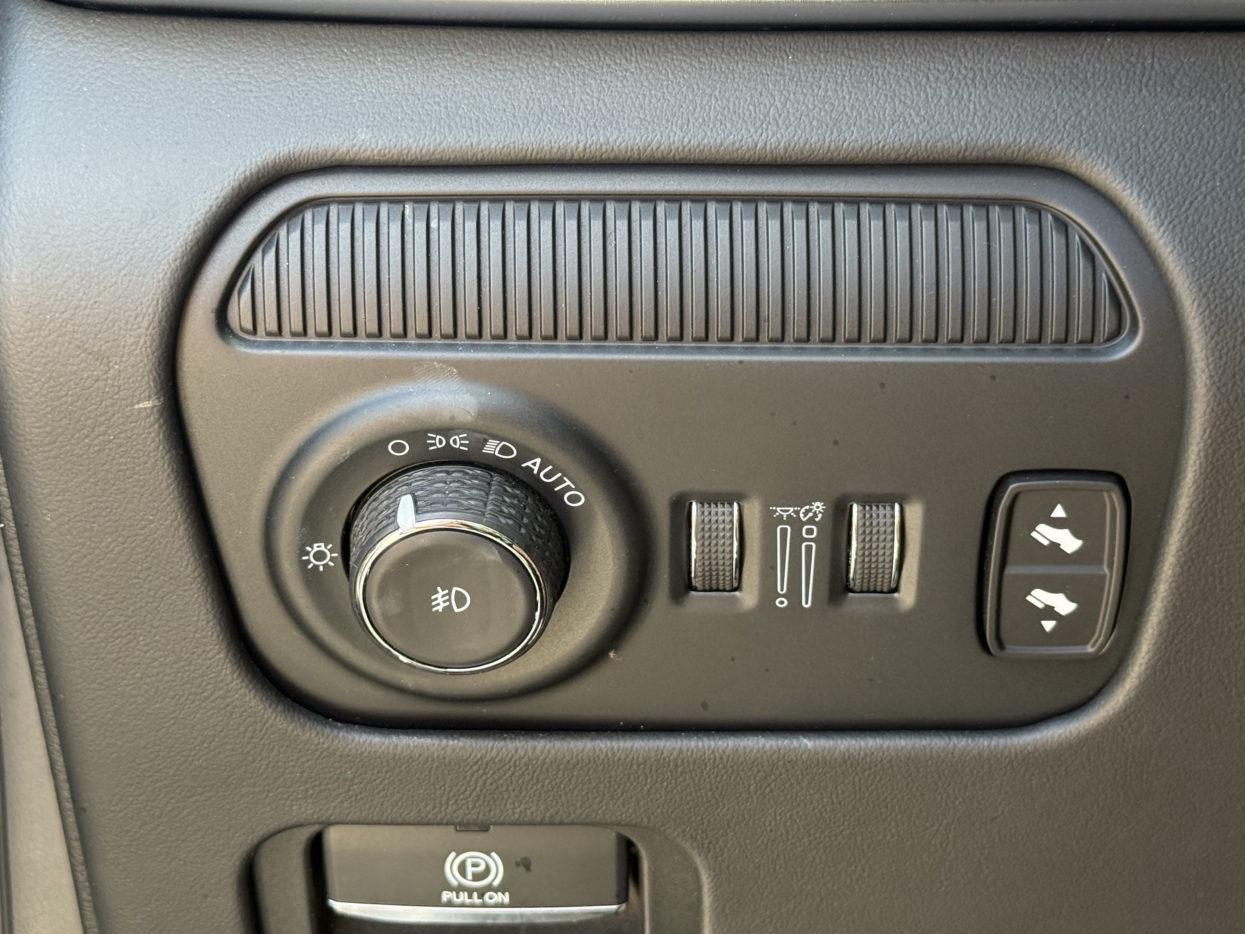 Used 2024 Baltic Gray Metallic Clearcoat Jeep  image 24