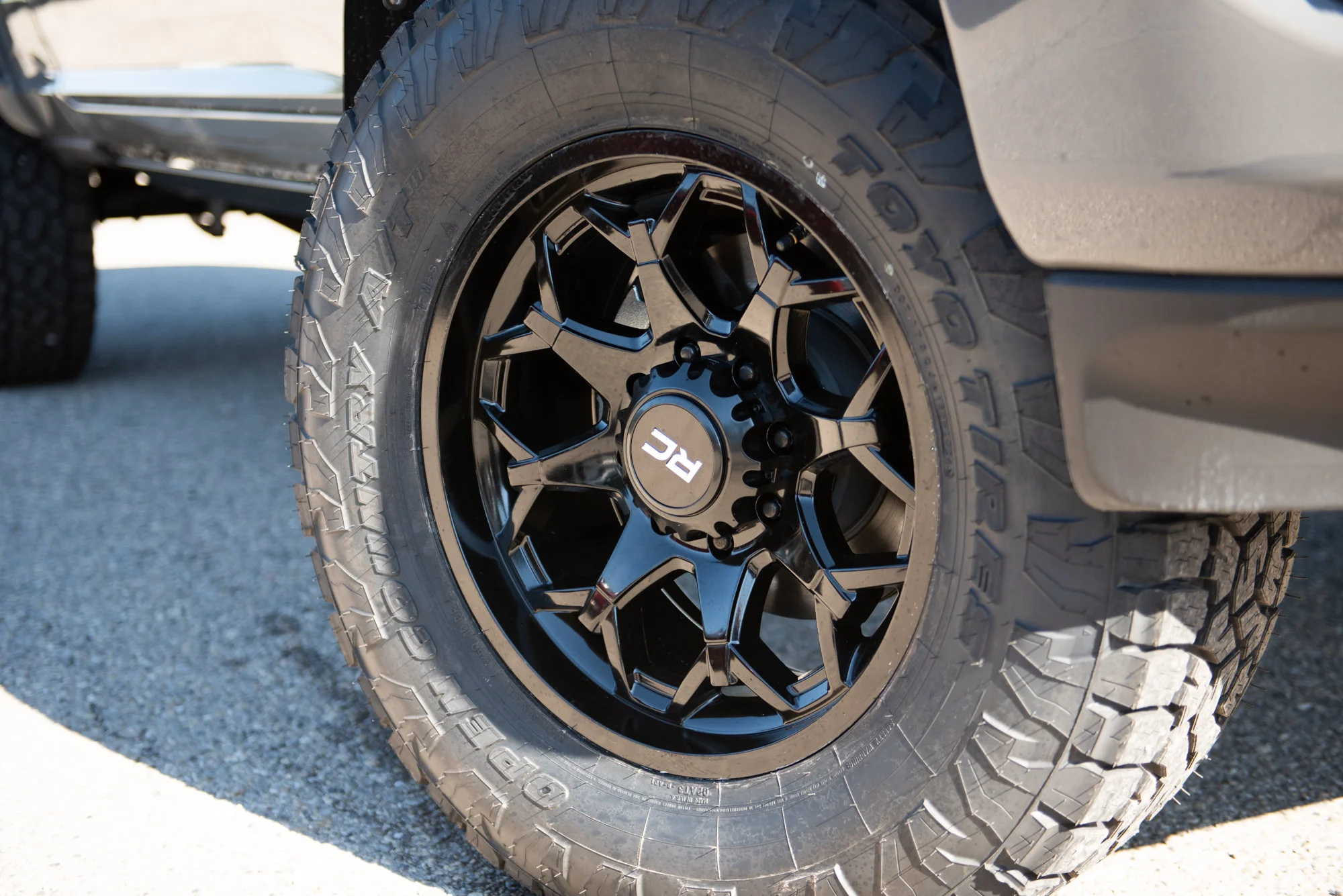 New 2026 Grey RAM Laramie Night* Crew Cab 4x4, 5 Inch Lift, 37 Inch Toyos, Rough Country Wheels, Pwr Running Boards image 11