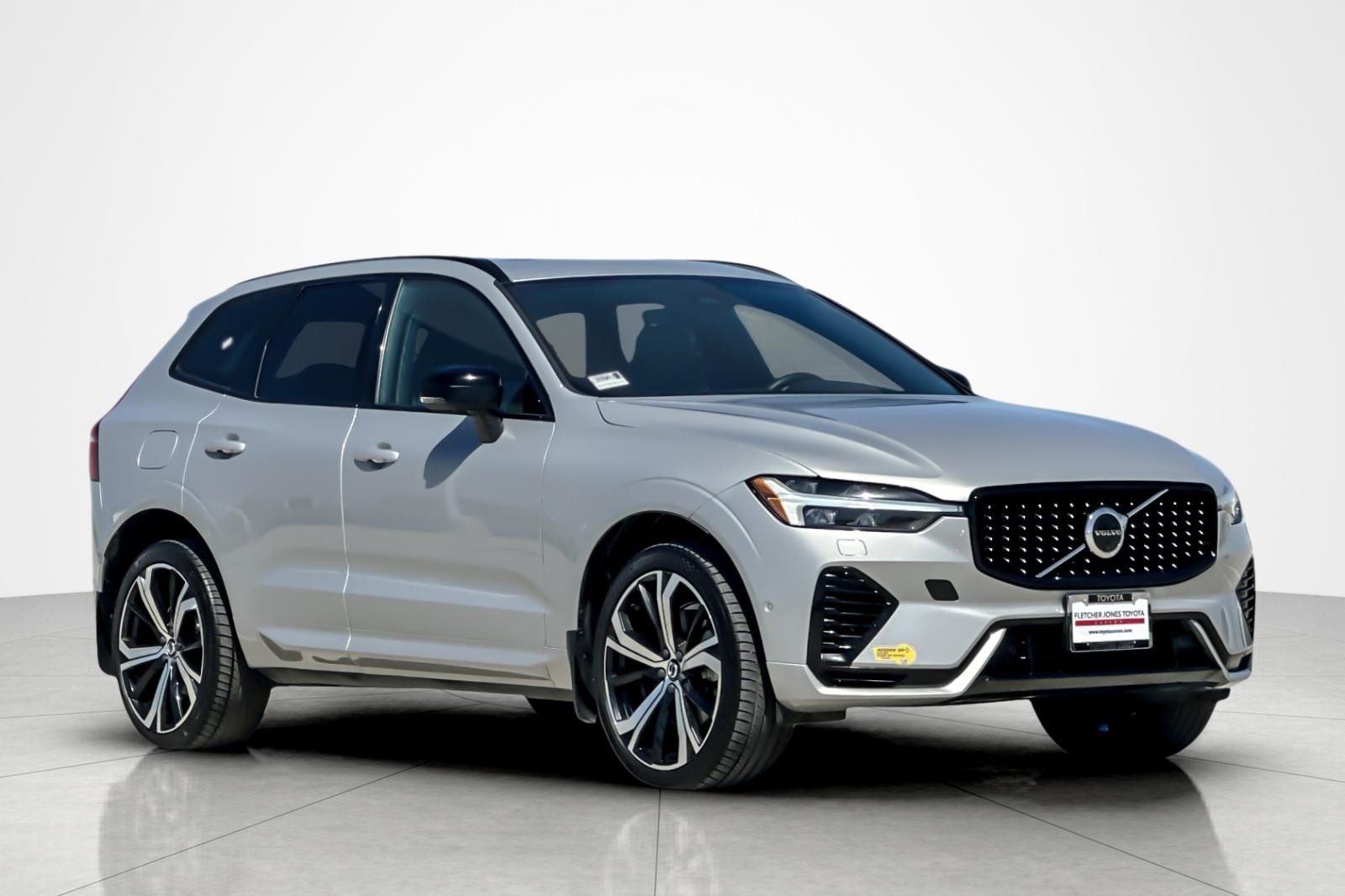 Used 2022 SILVER Volvo R-Design image 7