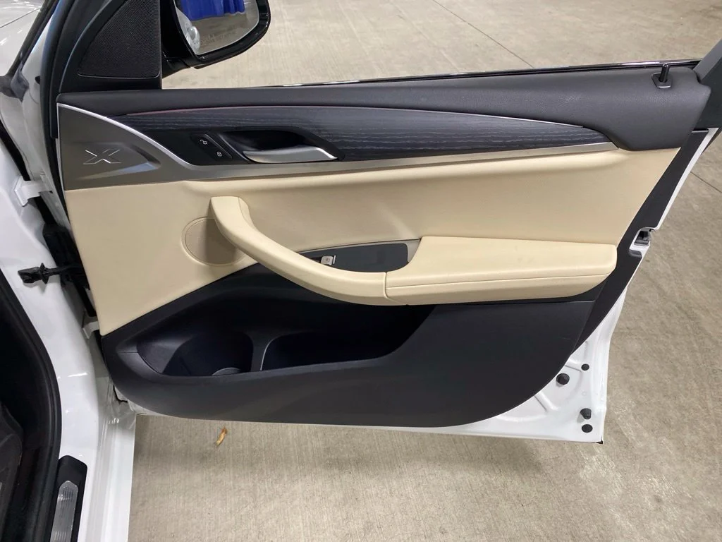 Used 2023 Alpine White BMW xDrive30i image 9