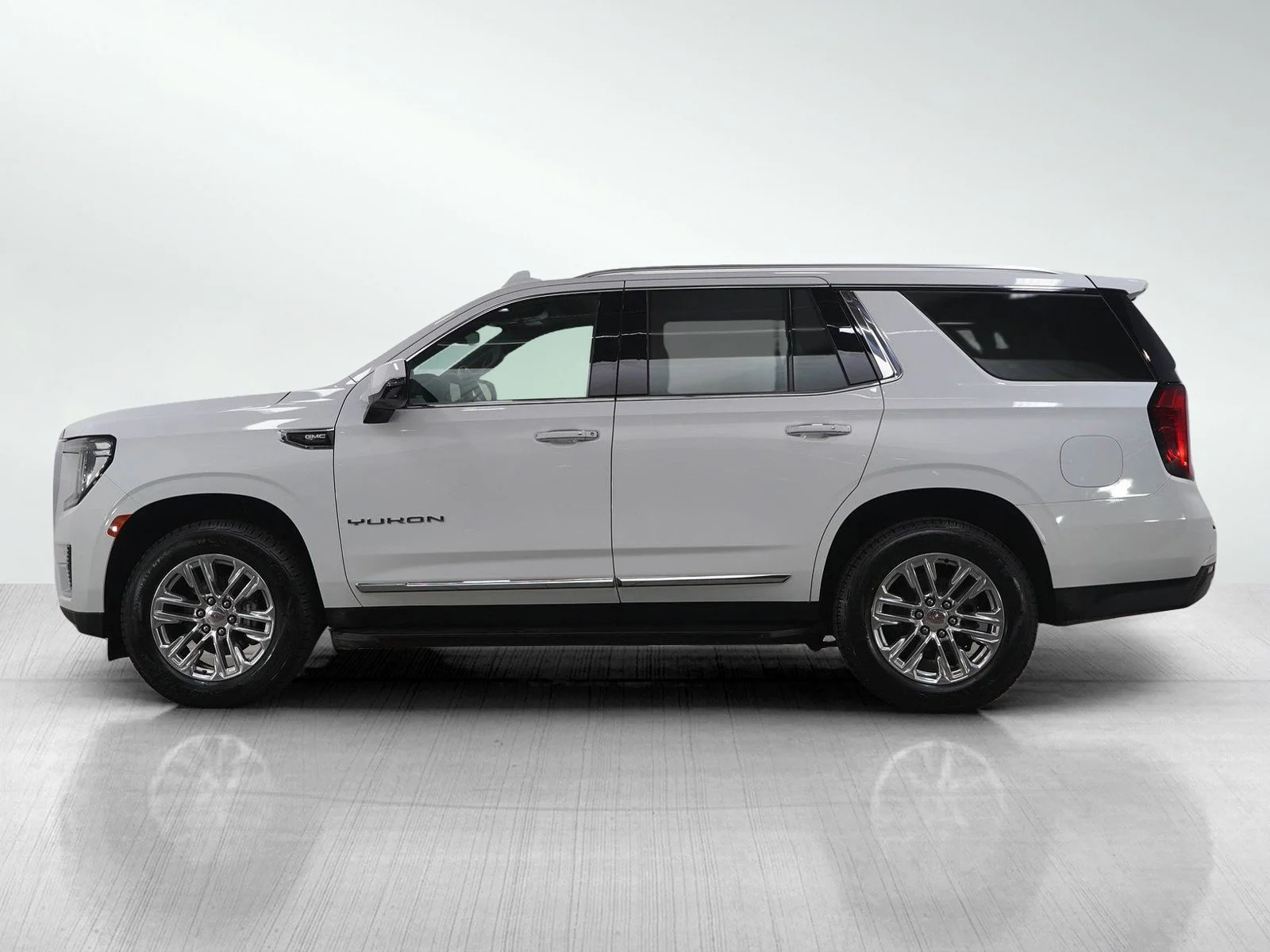 Used 2023 GMC Yukon SLT with VIN 1GKS2BKD8PR356303 for sale in Roseville, Minnesota