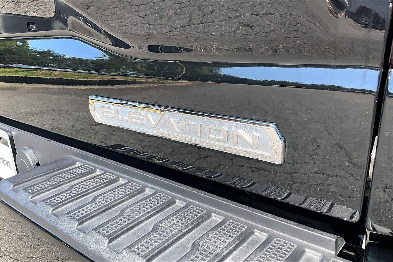 Used 2024 Onyx Black GMC Elevation image 10