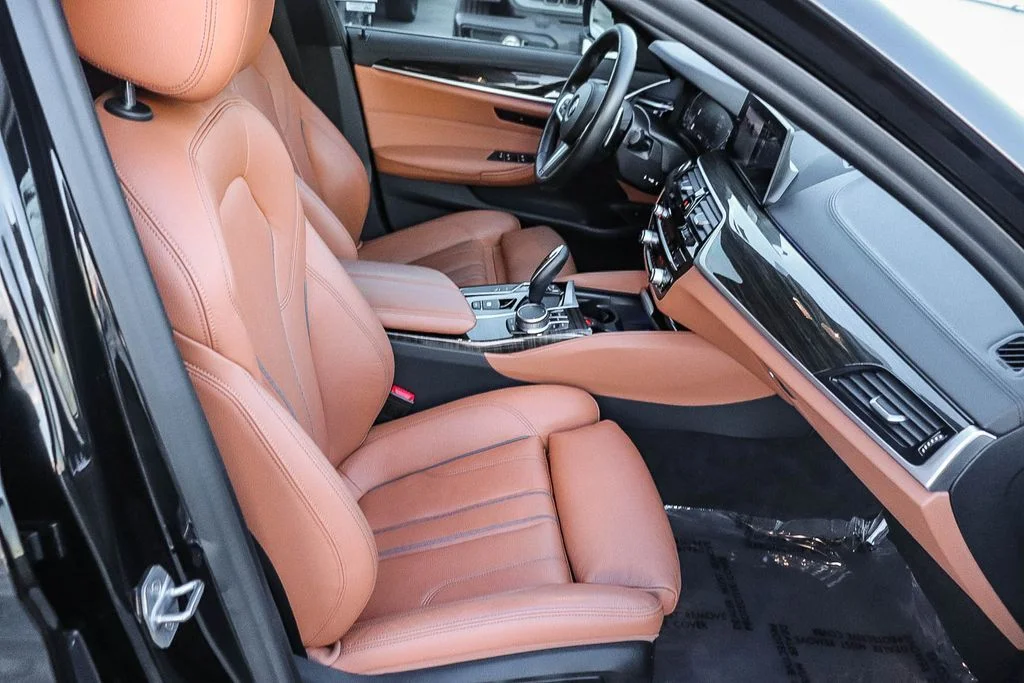 Used 2020 Black BMW 530e iPerformance image 19