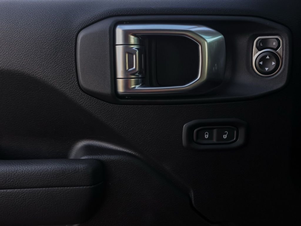 New 2026 Black Clear-Coat Exterior Paint Jeep Mojave image 22