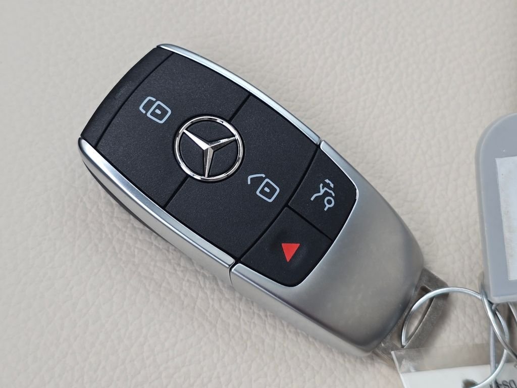 New 2026 Polar White Mercedes-Benz GLA 250 image 38