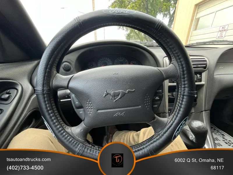 Used 2004  Ford GT Deluxe Coupe 2D image 15