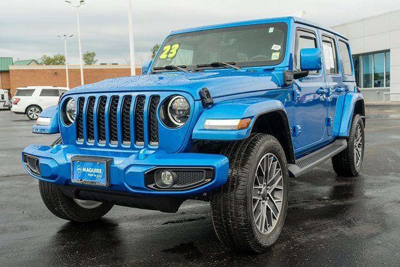 Used 2023 Hydro Blue Pearlcoat Jeep High Altitude 4x4 image 2