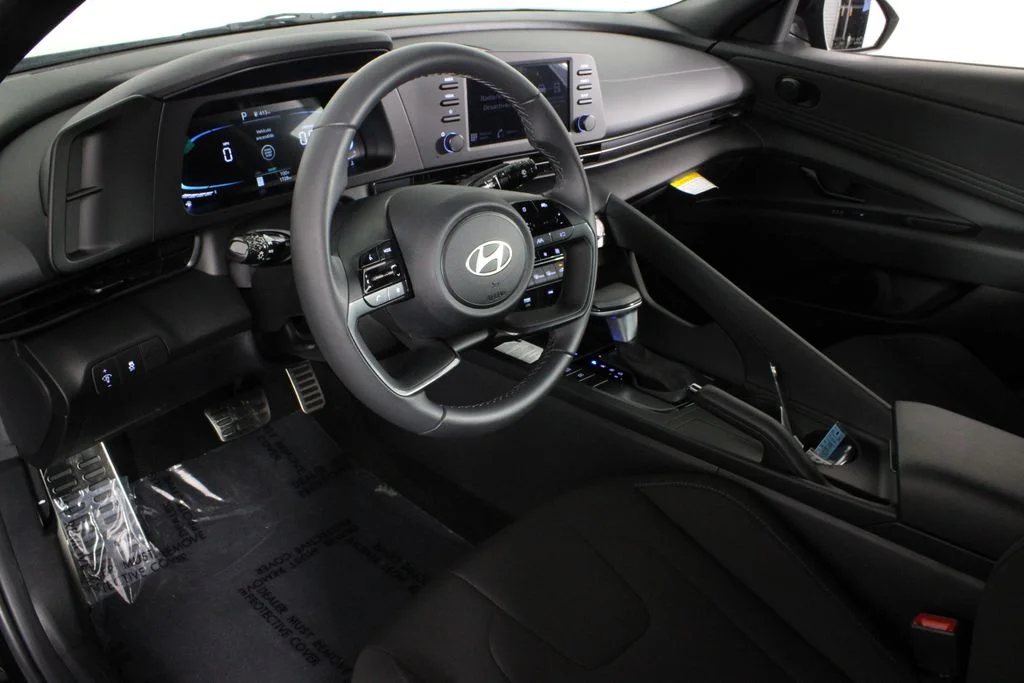 Used 2026 Black Hyundai SEL Sport image 19