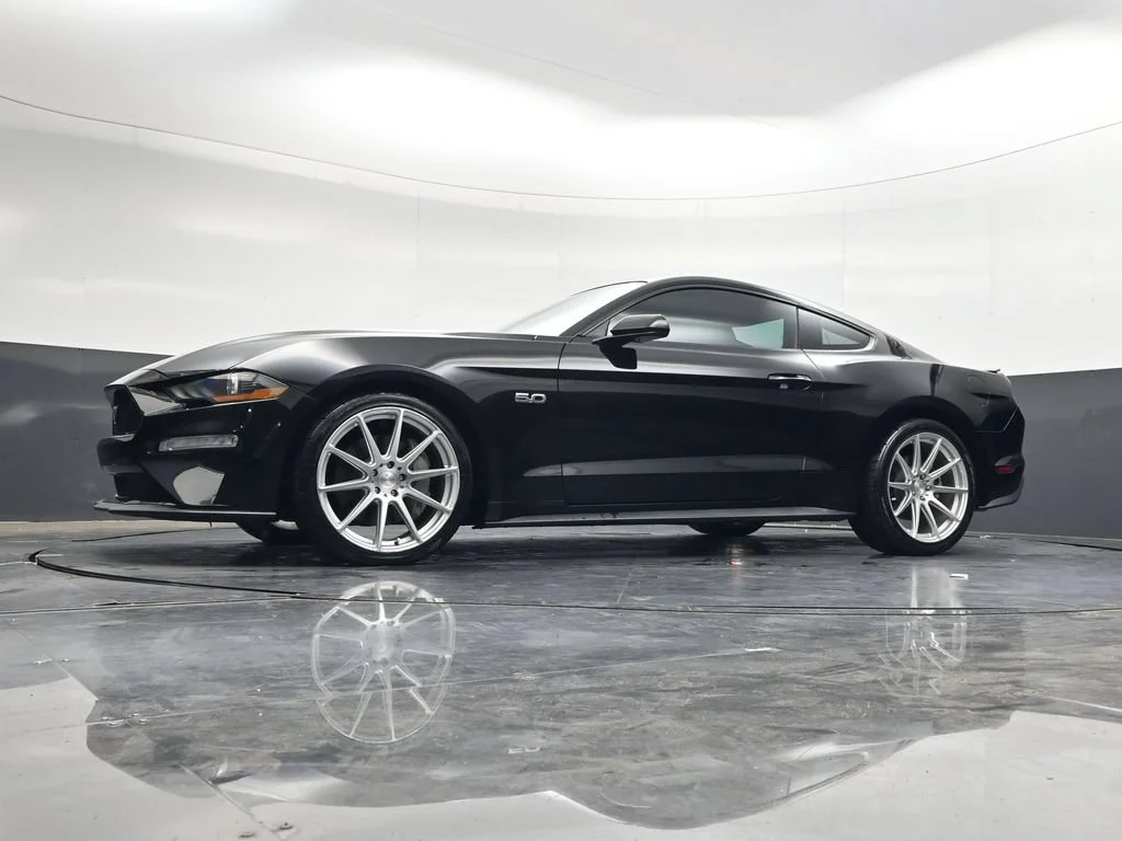 Used 2018 Shadow Black Ford GT image 28