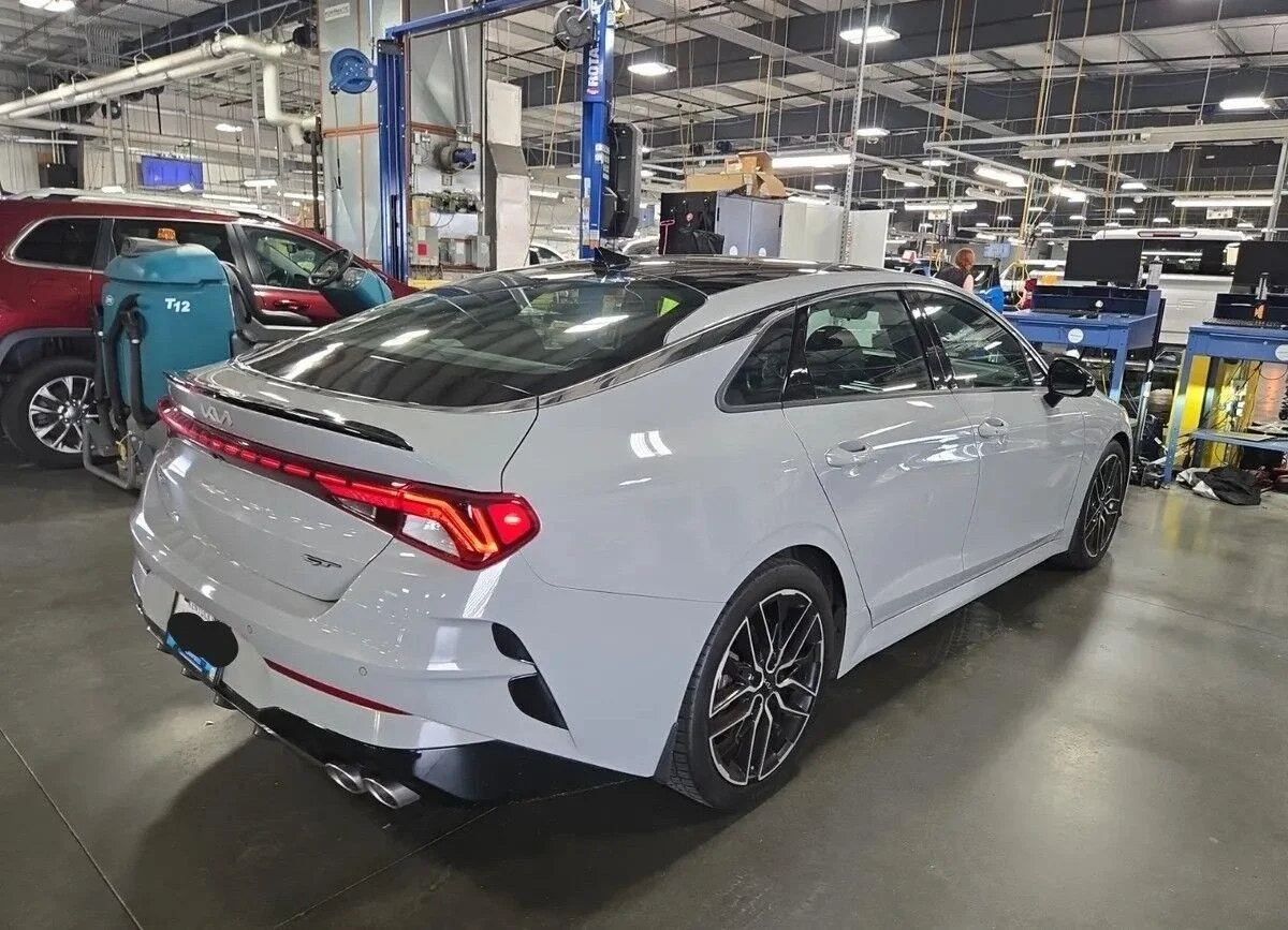 Used 2022 Wolf Gray Kia GT image 4