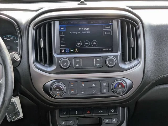 Used 2022 SUMMIT WHITE GMC 4WD AT4 w/Cloth image 16
