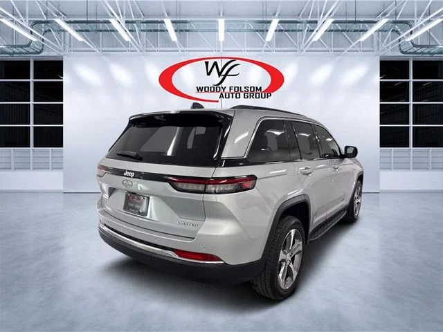 Used 2025 Silver Jeep Limited image 6
