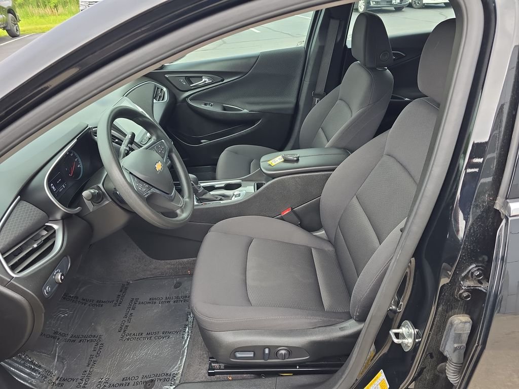 Used 2025 Black Chevrolet LT image 25