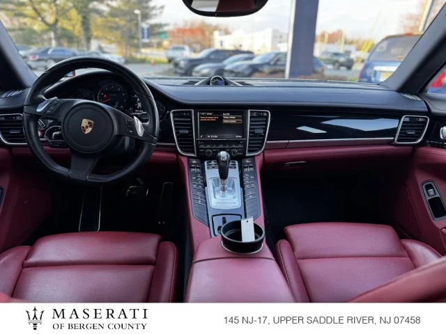 2016 Porsche Panamera 4 Edition's photo