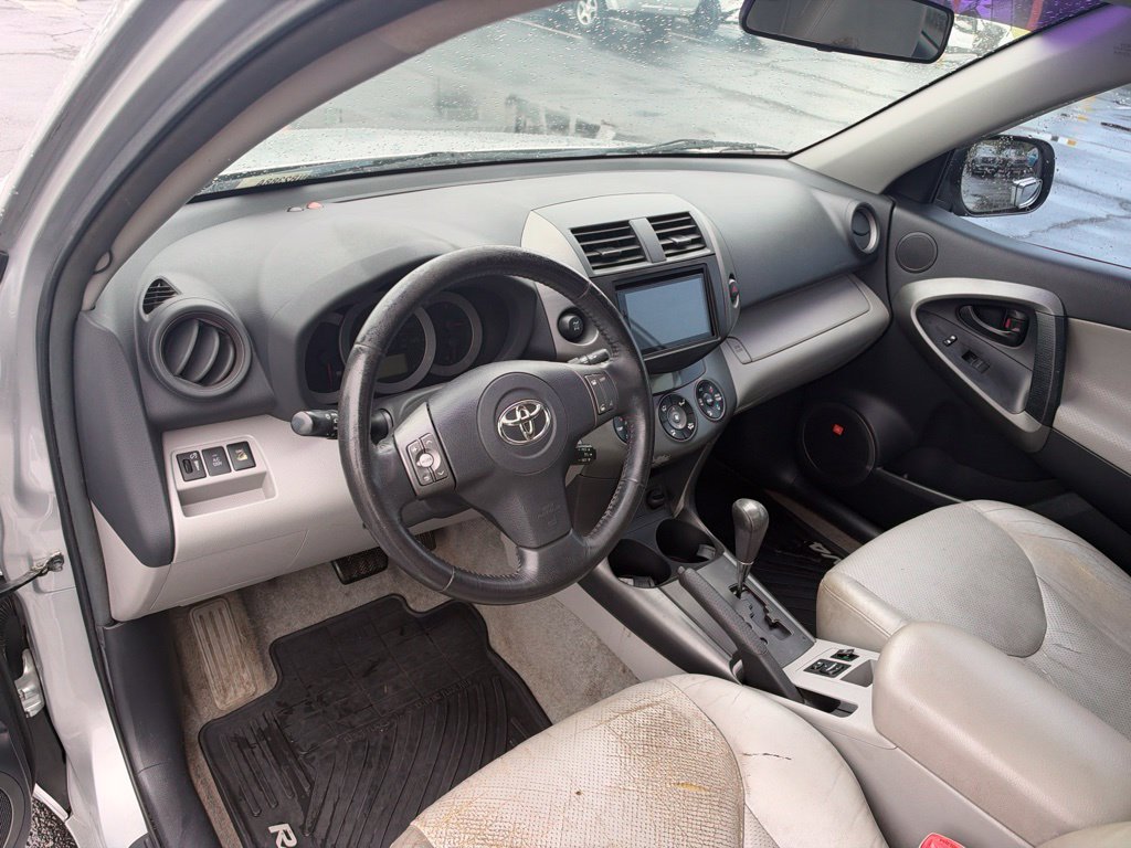 Used 2009 Silver Toyota Limited image 11