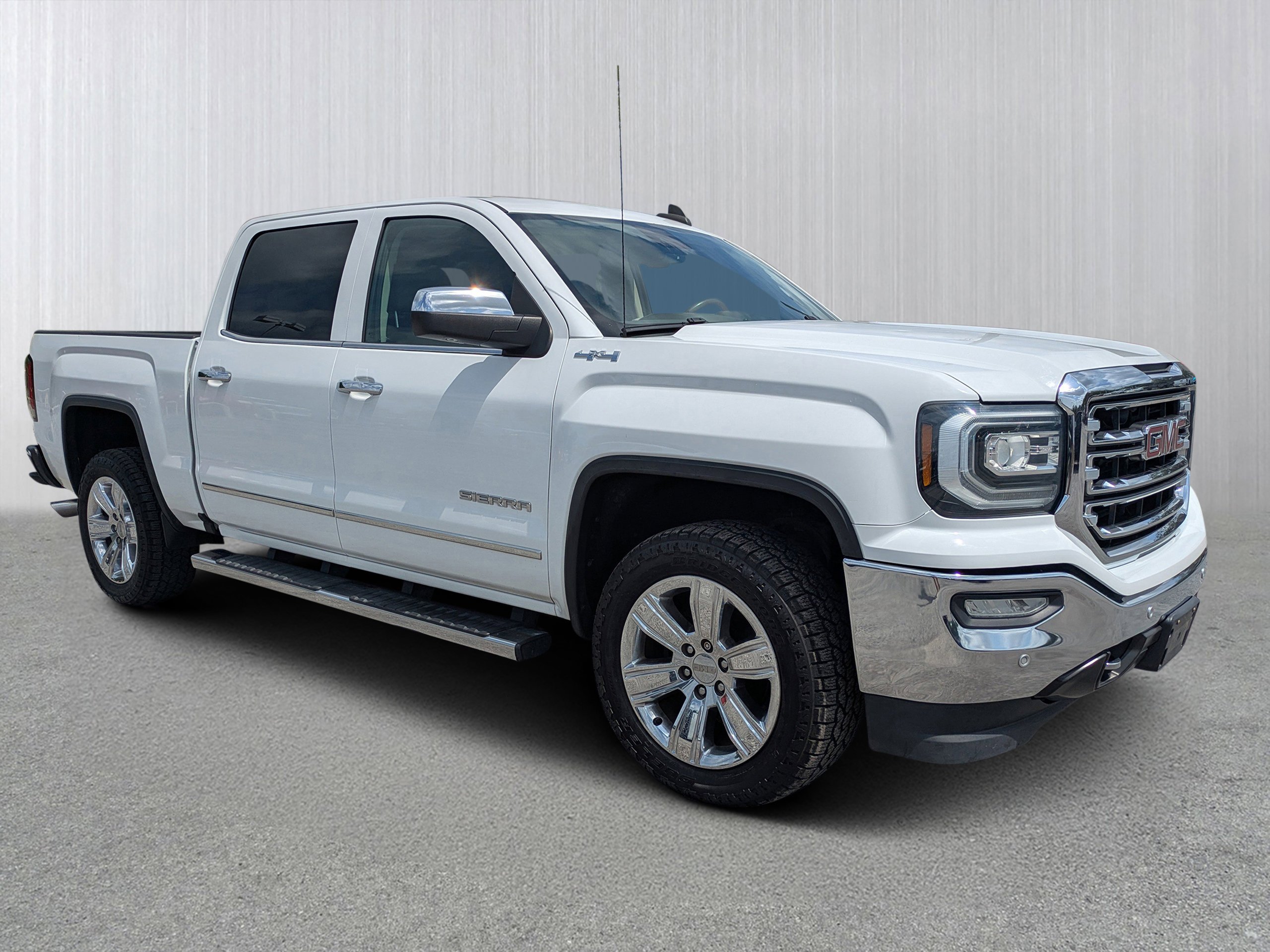2018 GMC Sierra 4WD Crew Cab Short Box SLT's photo
