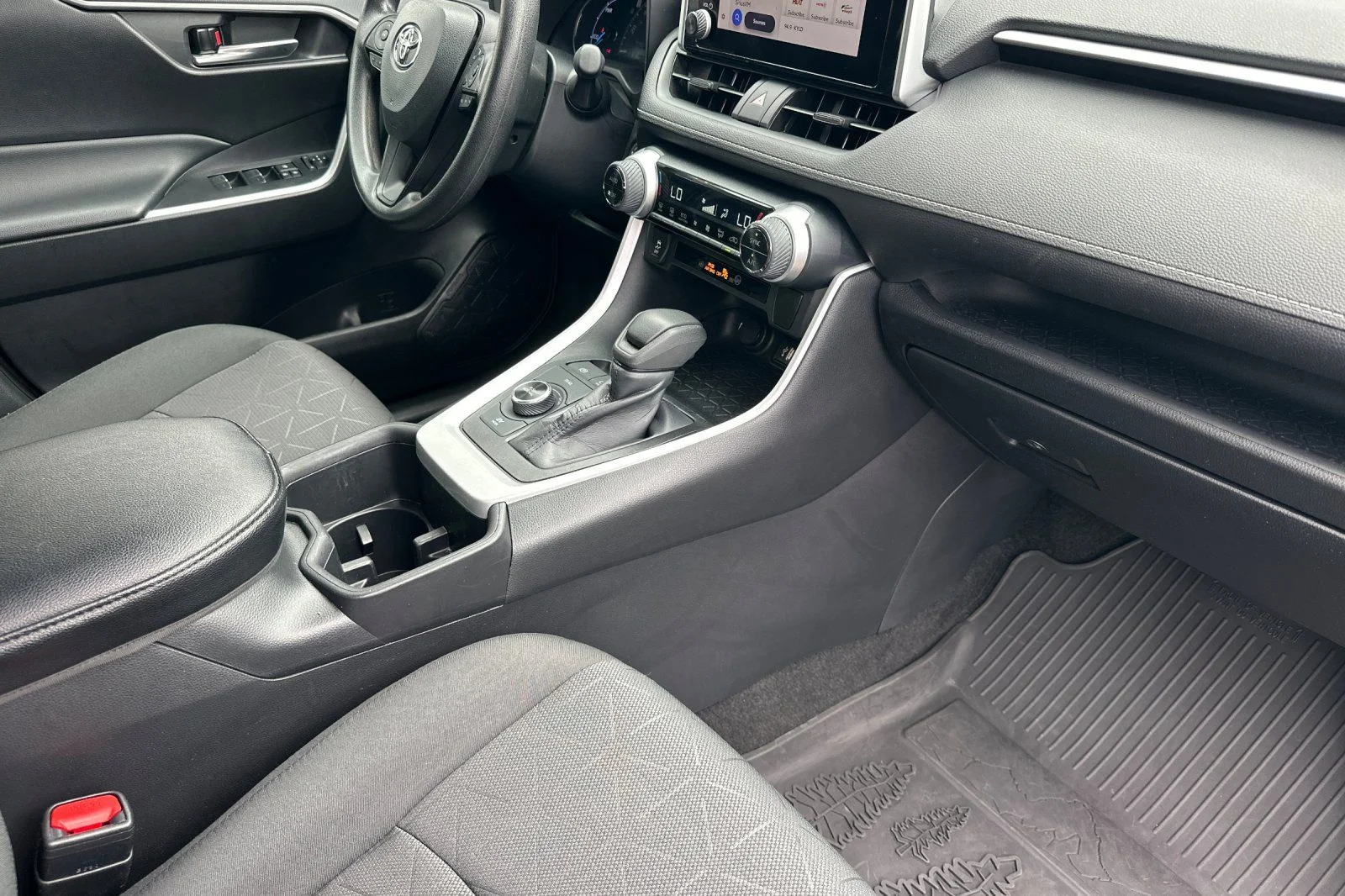 2024 Toyota RAV4 Woodland Edition - Photo 22