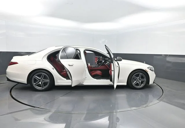 Used 2022 White Mercedes-Benz S 580 image 41