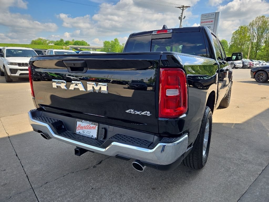 New 2026 Diamond Black Crystal Pearl-Coat Exterior Paint RAM Tradesman image 10