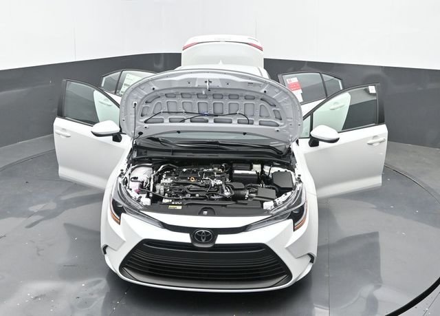 Used 2025 Wind Chill Pearl Toyota LE image 32