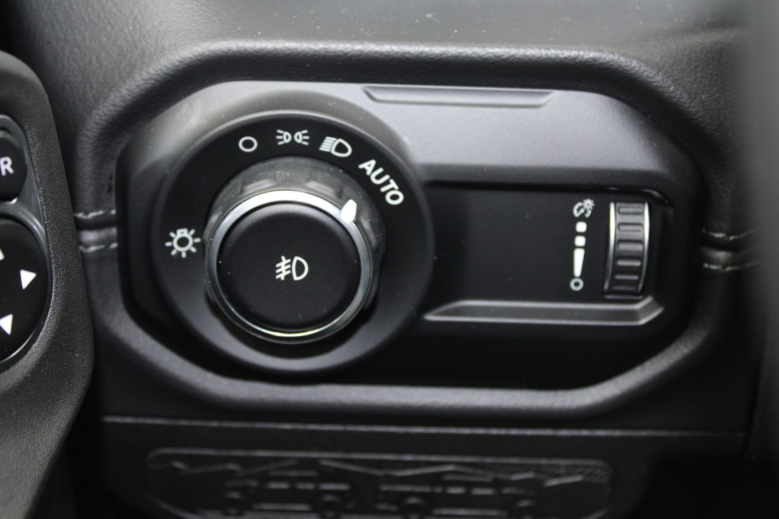 Used 2025 Black Jeep Sahara image 19